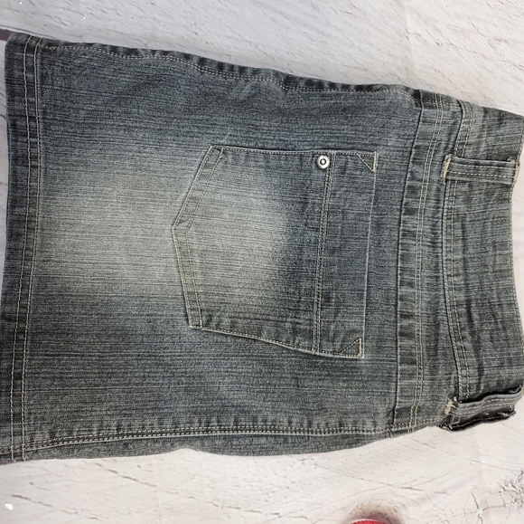 Bongo denim skirt, size 13.  some stretch - Picture 5 of 5